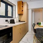 Downtown Athenaeum View Apartment